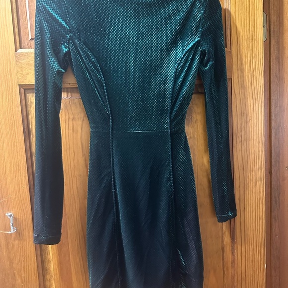 HOUSE OF CB London Isaura Green Velvet
Long Sleeve Mini Dress Womens Size XS - Picture 3 of 5